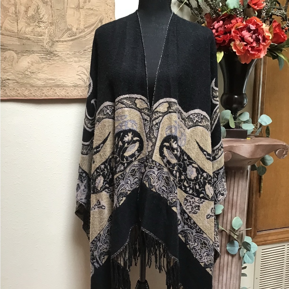 BCBGMaxAzria Black and Cream Decorative Poncho